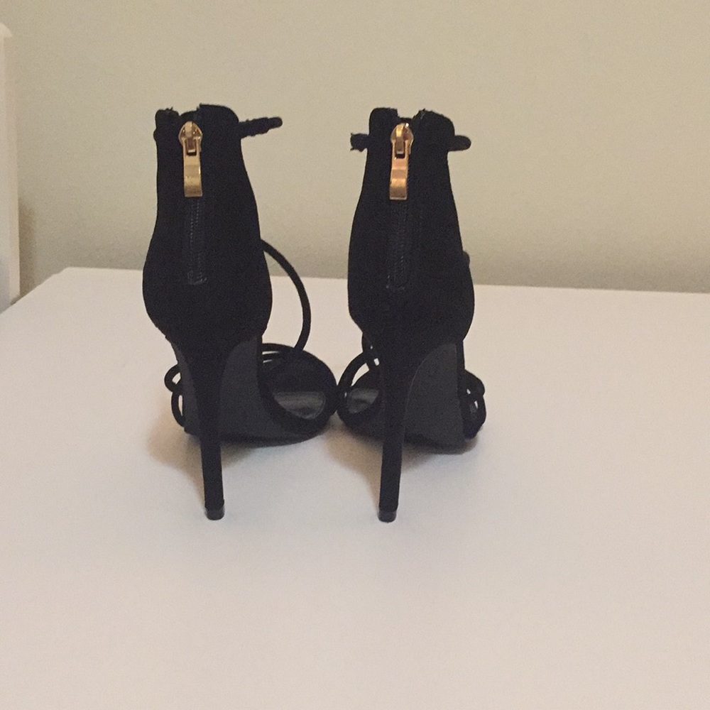 Heels - Picture 3 of 4